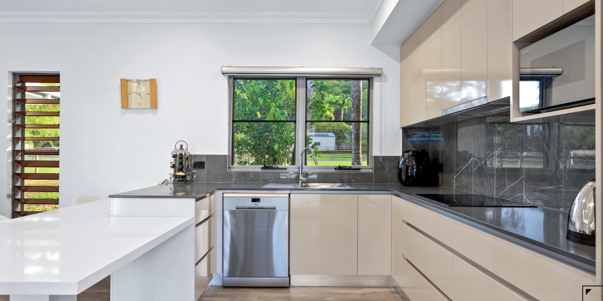 2-4 Lark Close, Clifton Beach, QLD 4879 AUS