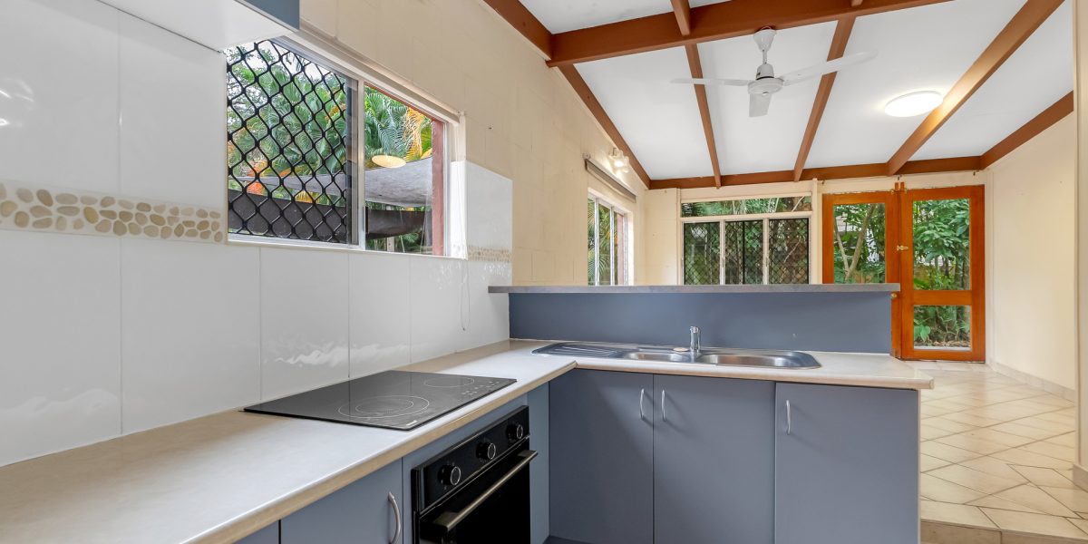 18 Valmadre Street, Caravonica, QLD 4878 AUS