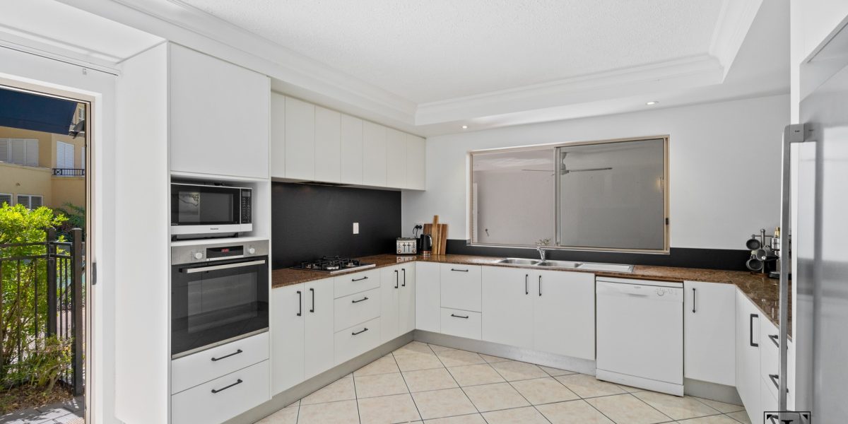 801/2-10 Greenslopes Street, Cairns North, QLD 4870 AUS