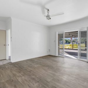 1/52 Pease Street, Manoora, QLD 4870 AUS