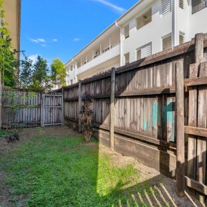 1/52 Pease Street, Manoora, QLD 4870 AUS