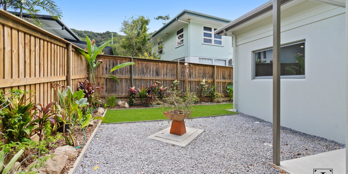 21 Bradford Street, Whitfield, QLD 4870 AUS