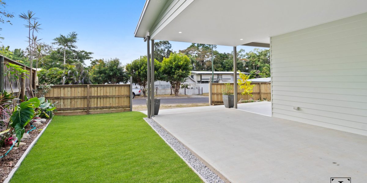 21 Bradford Street, Whitfield, QLD 4870 AUS