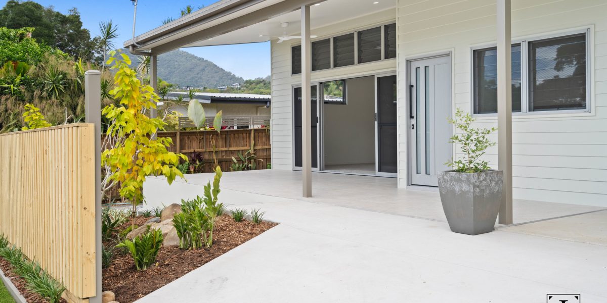 21 Bradford Street, Whitfield, QLD 4870 AUS