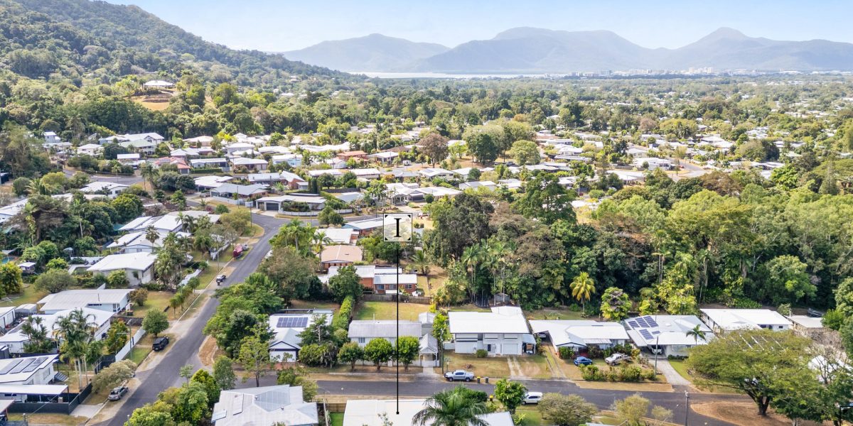 21 Bradford Street, Whitfield, QLD 4870 AUS