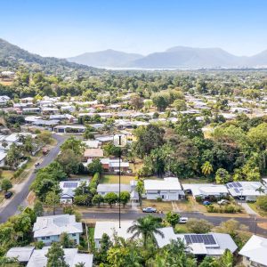 21 Bradford Street, Whitfield, QLD 4870 AUS