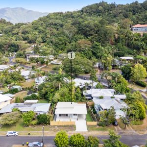 21 Bradford Street, Whitfield, QLD 4870 AUS