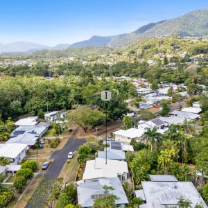 21 Bradford Street, Whitfield, QLD 4870 AUS