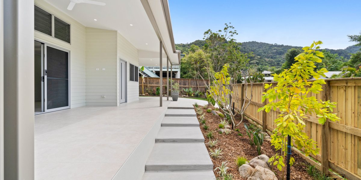 21 Bradford Street, Whitfield, QLD 4870 AUS