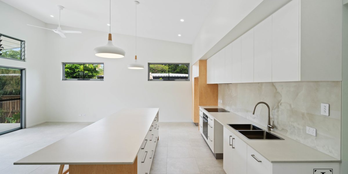 21 Bradford Street, Whitfield, QLD 4870 AUS