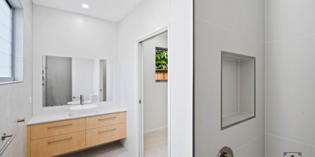 21 Bradford Street, Whitfield, QLD 4870 AUS