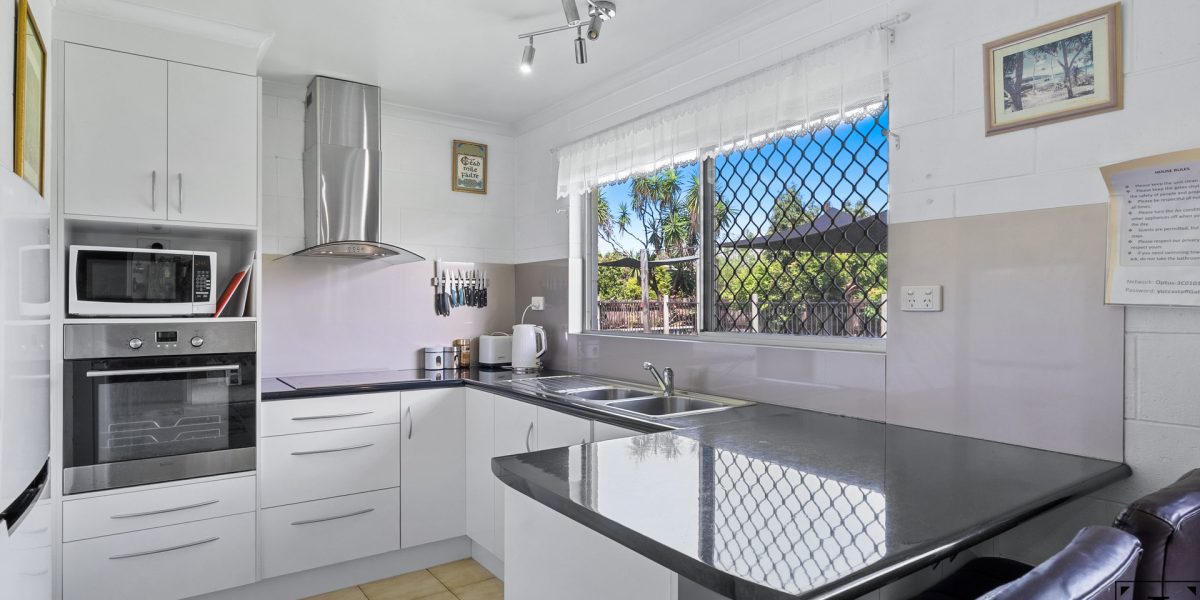 128-130 McCormack Street, Manunda, QLD 4870 AUS