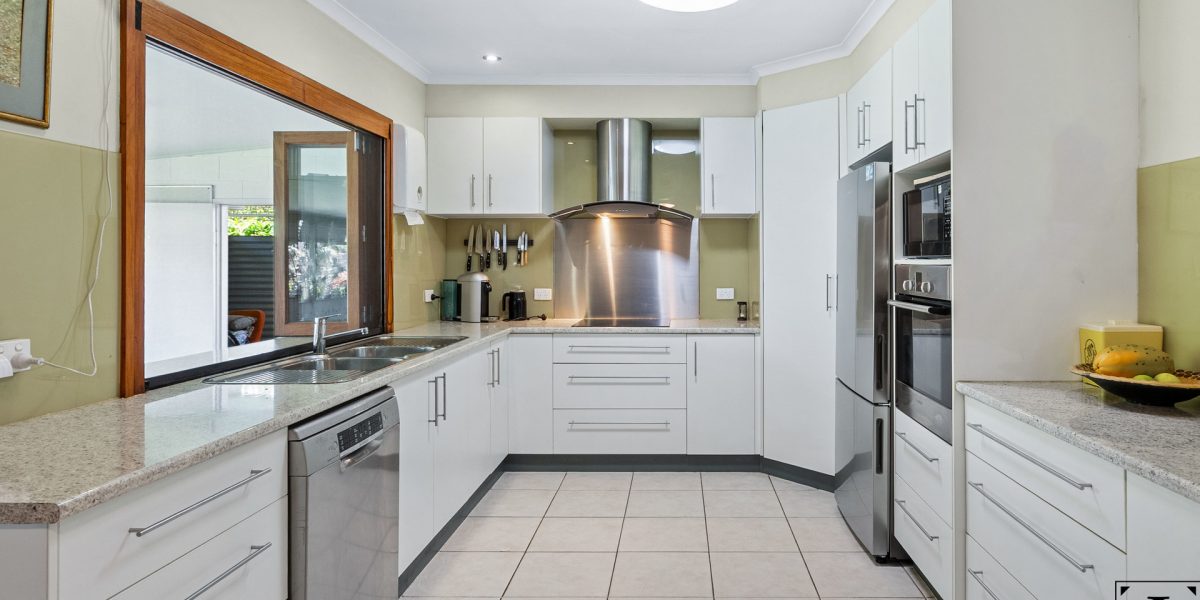 128-130 McCormack Street, Manunda, QLD 4870 AUS