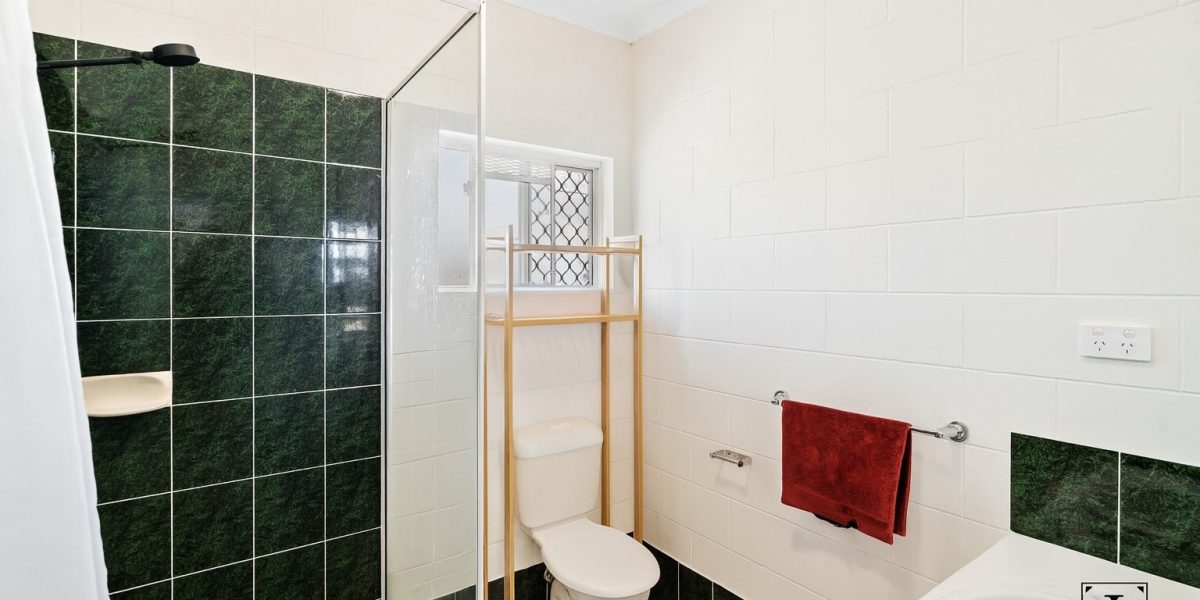 14 Ingham Court, Mooroobool, QLD 4870 AUS
