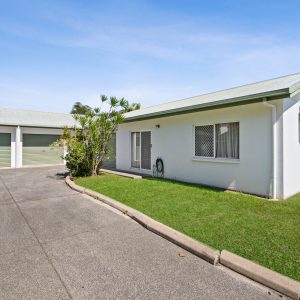 14 Ingham Court, Mooroobool, QLD 4870 AUS