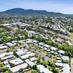 14 Ingham Court, Mooroobool, QLD 4870 AUS
