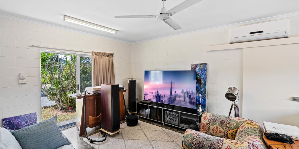14 Ingham Court, Mooroobool, QLD 4870 AUS