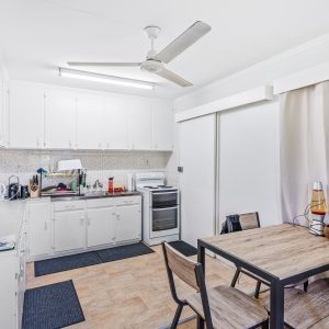 1/112 Swallow Street, Mooroobool, QLD 4870 AUS