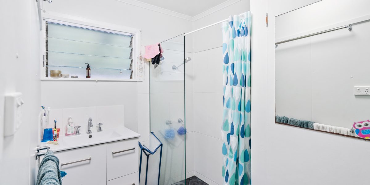 1/112 Swallow Street, Mooroobool, QLD 4870 AUS
