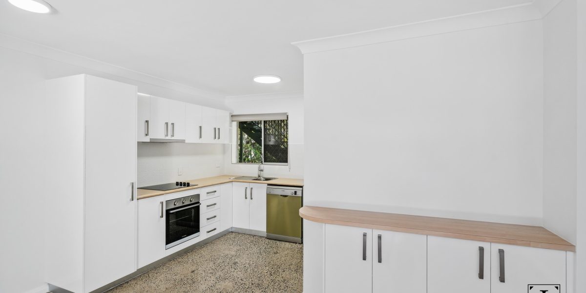 2/102-104 Wistaria Street, Holloways Beach, QLD 4878 AUS