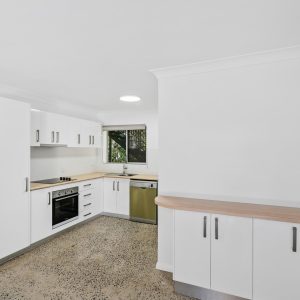 2/102-104 Wistaria Street, Holloways Beach, QLD 4878 AUS