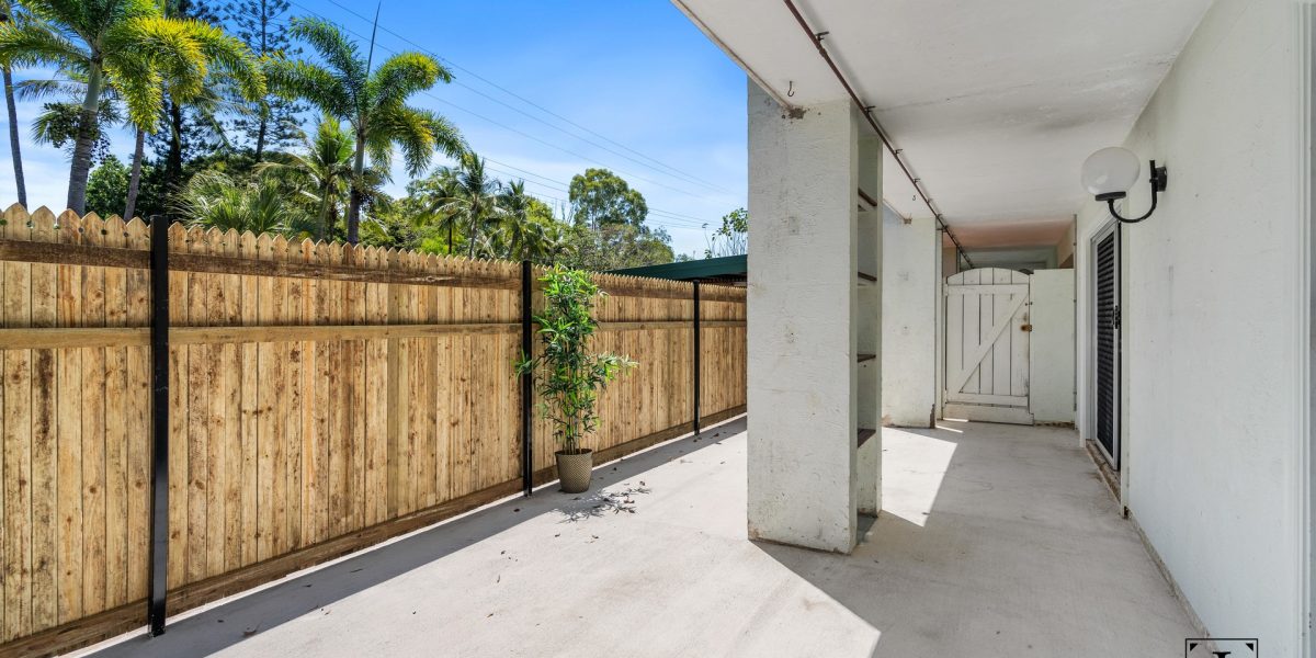 2/102-104 Wistaria Street, Holloways Beach, QLD 4878 AUS