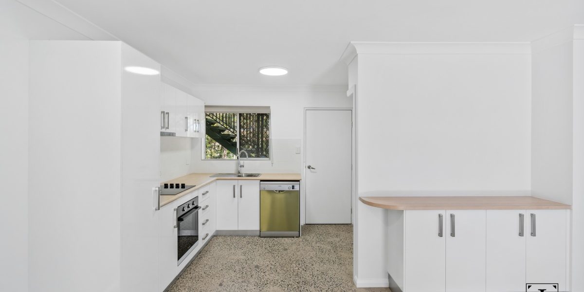 2/102-104 Wistaria Street, Holloways Beach, QLD 4878 AUS
