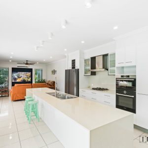 6 Bushlark Place, Smithfield, QLD 4878 AUS