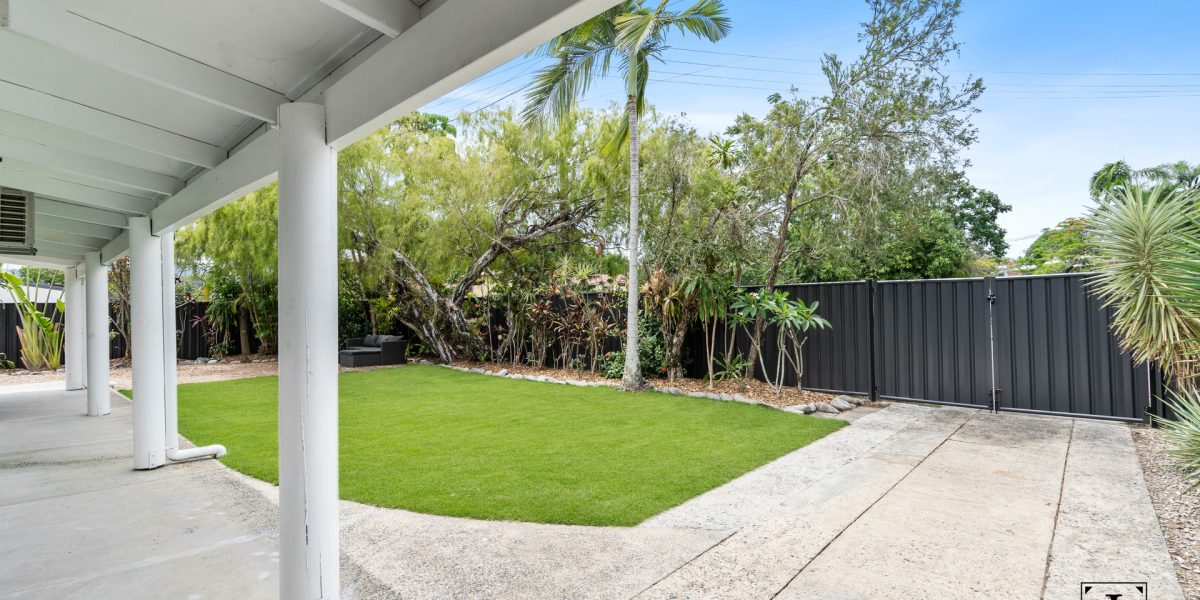 2/18 Jacaranda Street, Holloways Beach, QLD 4878 AUS