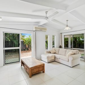 2/18 Jacaranda Street, Holloways Beach, QLD 4878 AUS