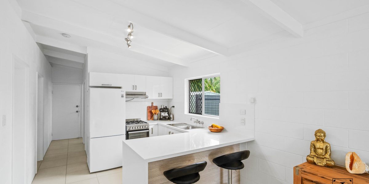 2/18 Jacaranda Street, Holloways Beach, QLD 4878 AUS