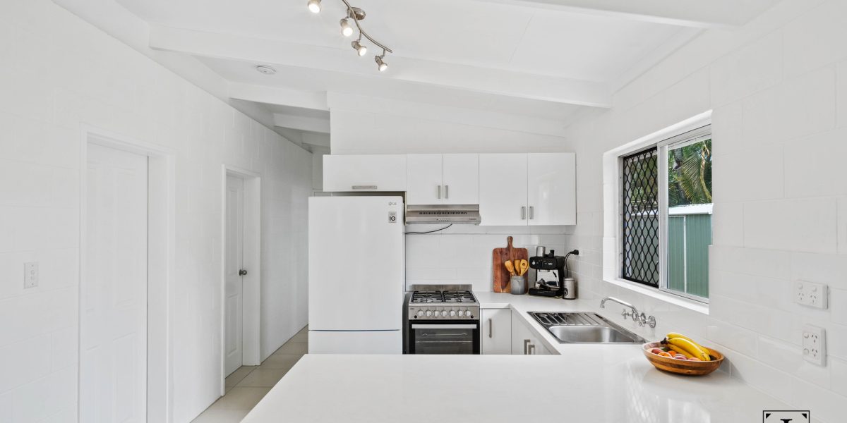 2/18 Jacaranda Street, Holloways Beach, QLD 4878 AUS