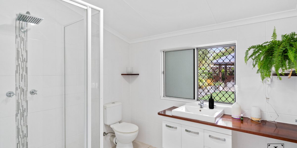 9 Zamia Street, Holloways Beach, QLD 4878 AUS