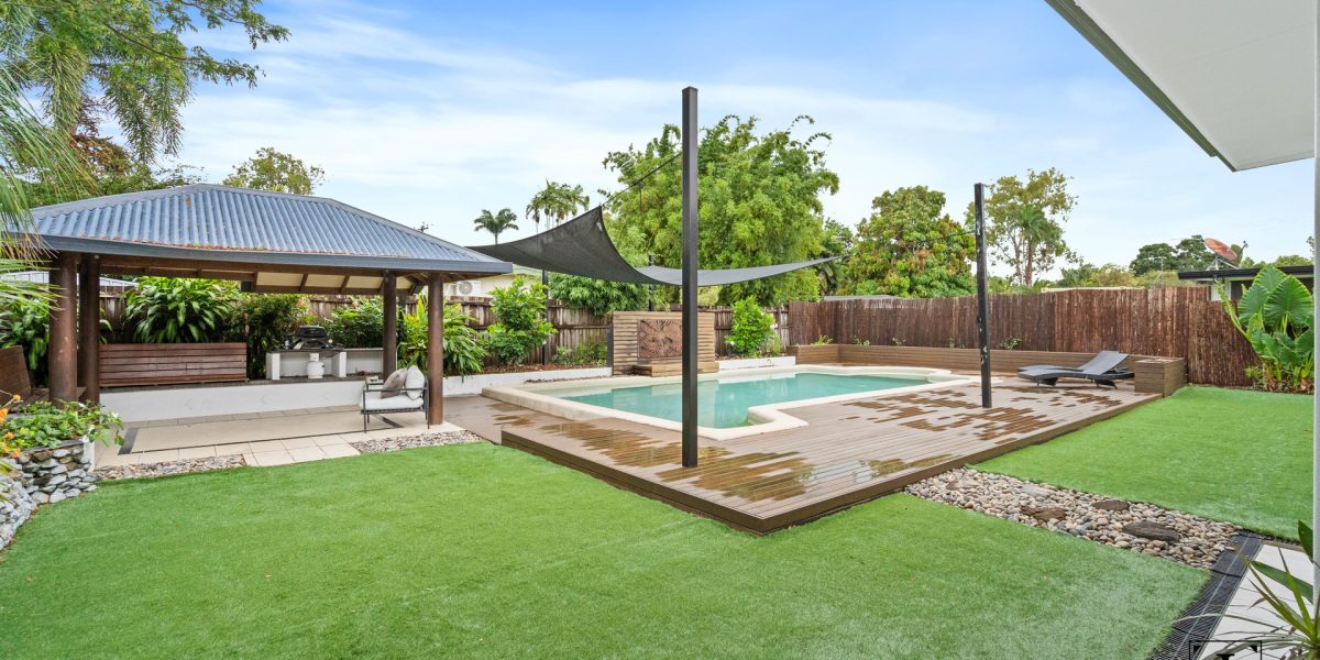 9 Zamia Street, Holloways Beach, QLD 4878 AUS