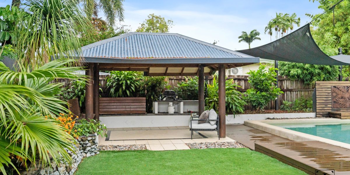 9 Zamia Street, Holloways Beach, QLD 4878 AUS