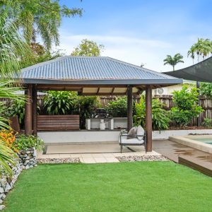9 Zamia Street, Holloways Beach, QLD 4878 AUS