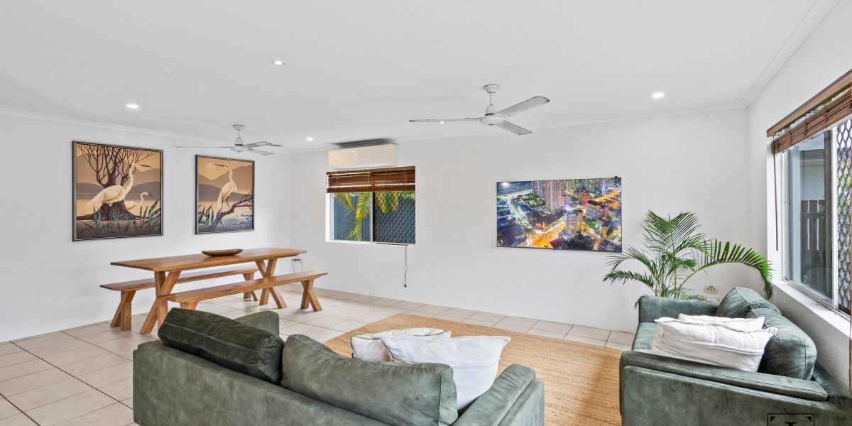 9 Zamia Street, Holloways Beach, QLD 4878 AUS