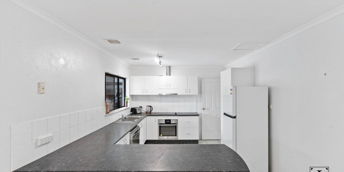 9 Zamia Street, Holloways Beach, QLD 4878 AUS