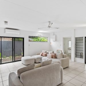 9 Zamia Street, Holloways Beach, QLD 4878 AUS