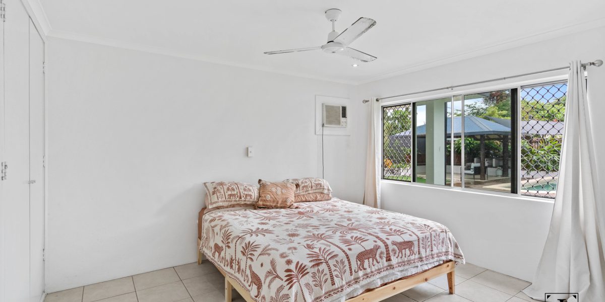 9 Zamia Street, Holloways Beach, QLD 4878 AUS