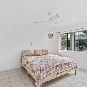9 Zamia Street, Holloways Beach, QLD 4878 AUS