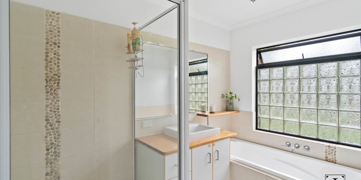 9 Zamia Street, Holloways Beach, QLD 4878 AUS