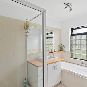 9 Zamia Street, Holloways Beach, QLD 4878 AUS