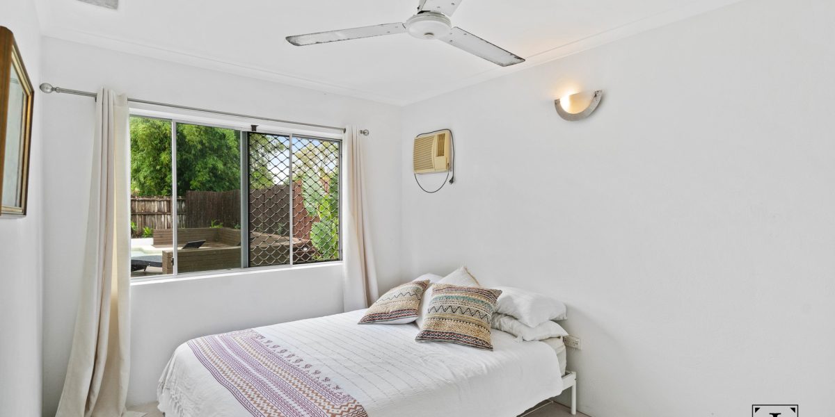 9 Zamia Street, Holloways Beach, QLD 4878 AUS