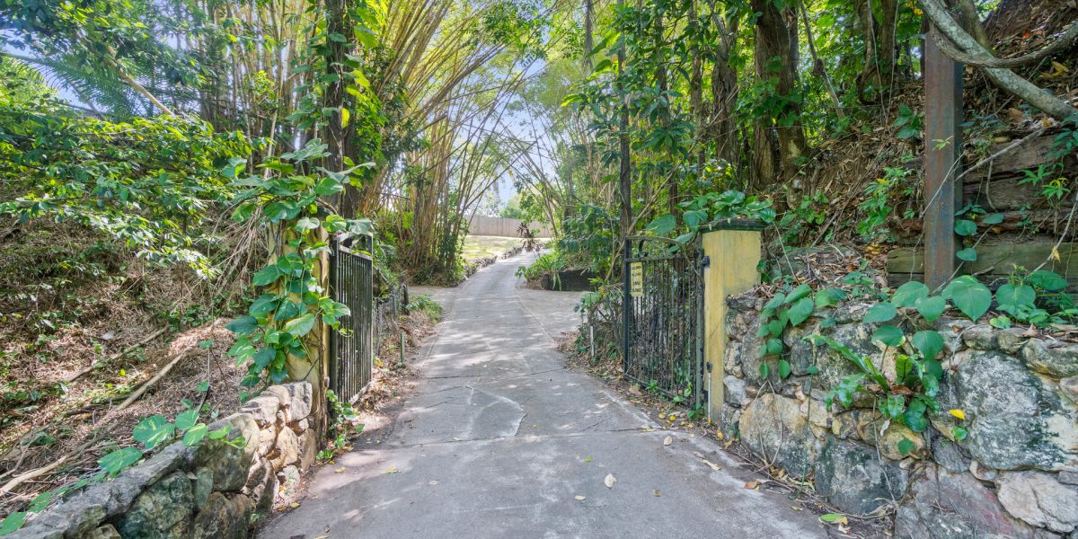 560 Intake Road, Redlynch, QLD 4870 AUS