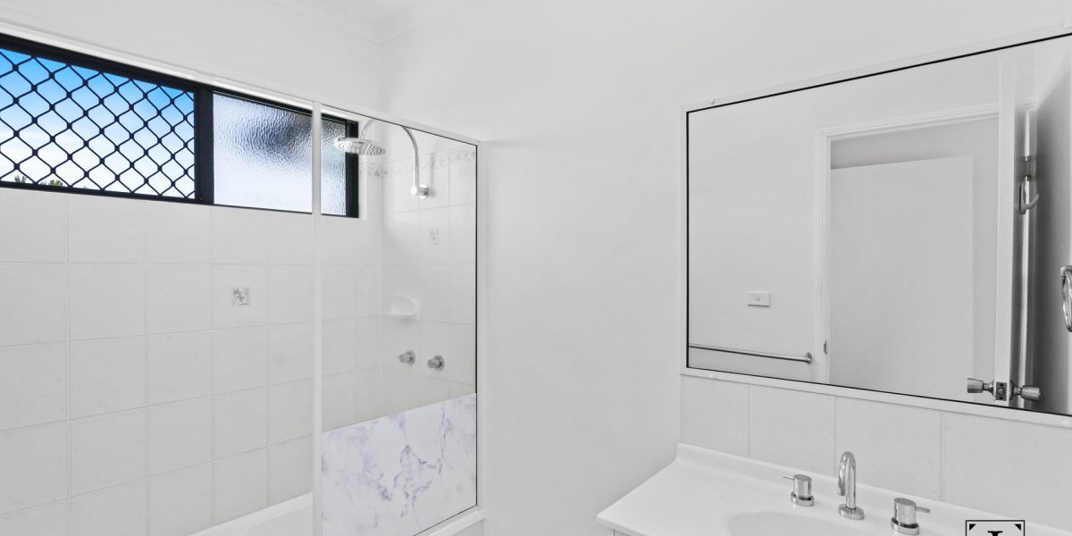 2/12 Araminta Street, Bentley Park, QLD 4869 AUS