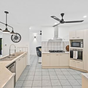 16 Lomond Street, Smithfield, QLD 4878 AUS