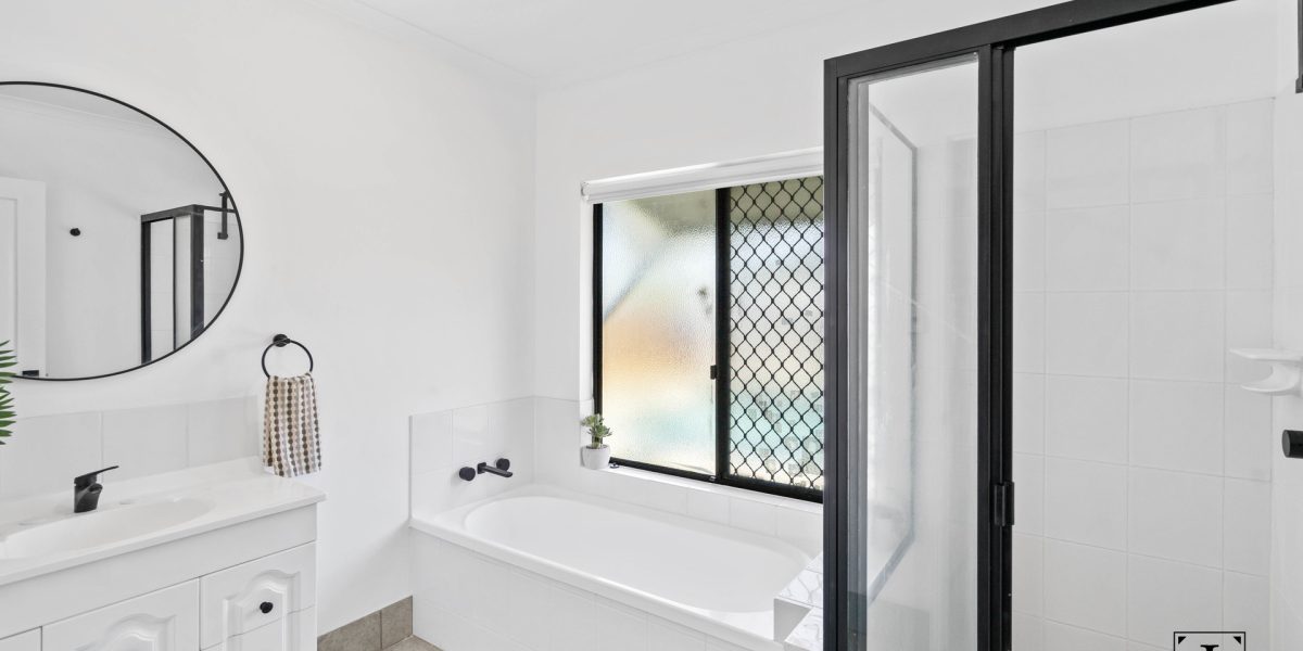 16 Lomond Street, Smithfield, QLD 4878 AUS