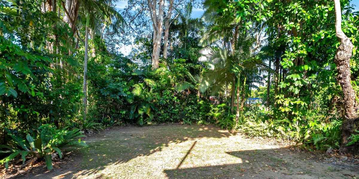 12 Bunting Street, Bungalow, QLD 4870 AUS