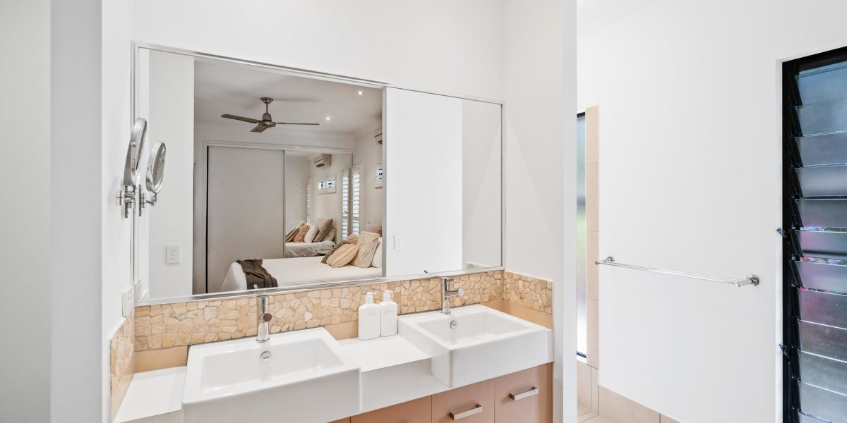 5 Lagoon Drive, Trinity Beach, QLD 4879 AUS